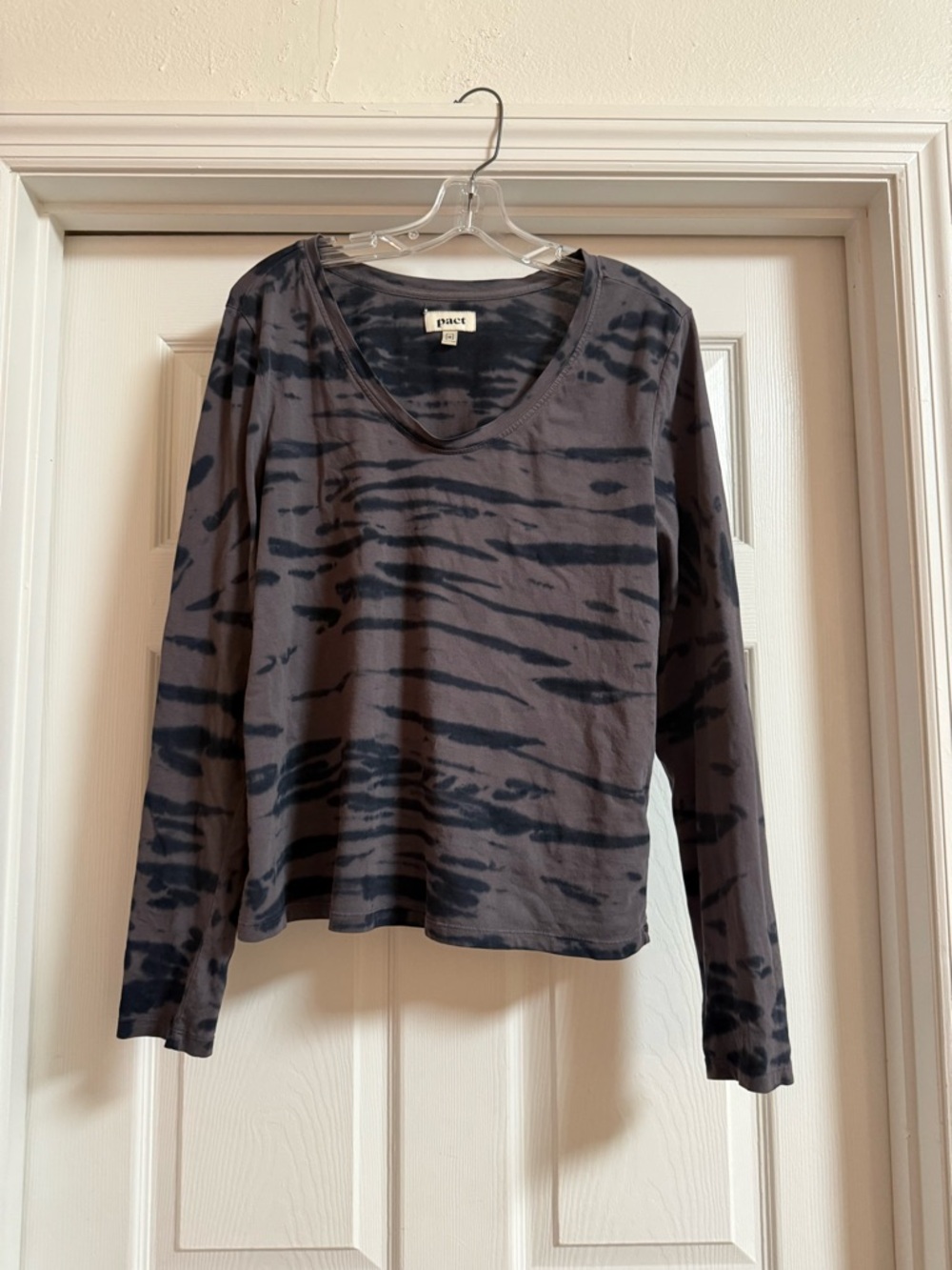 Pact Women's Charcoal tie dye v neck king sleeve